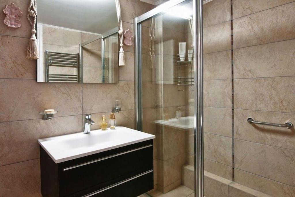 Acropolis Luxury House Apartment เอเธนส์ ภายนอก รูปภาพ